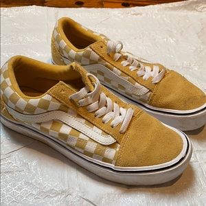 Vans of The Wall yellow/gold woman’s sz8 men sz6.5